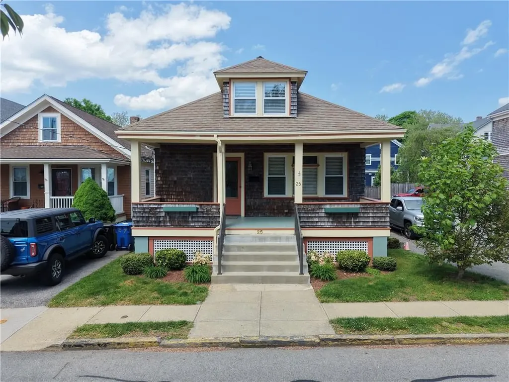 25 Peckham Avenue Newport RI 02840