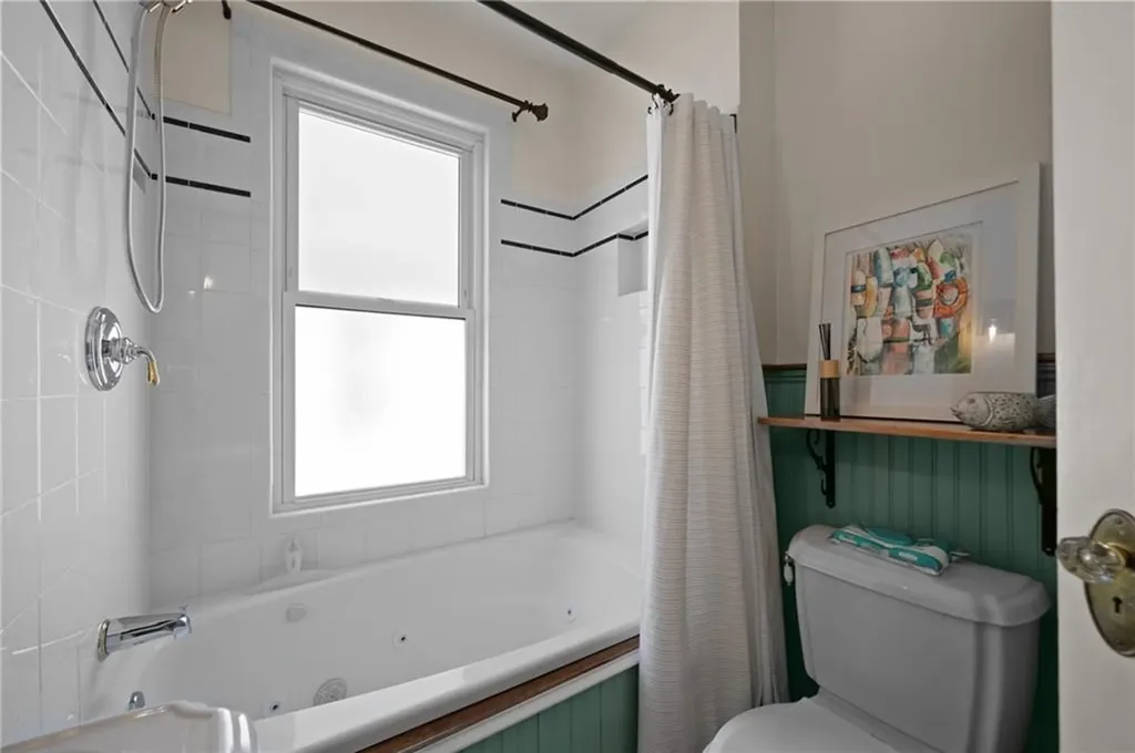 25 Peckham Avenue Newport RI 02840