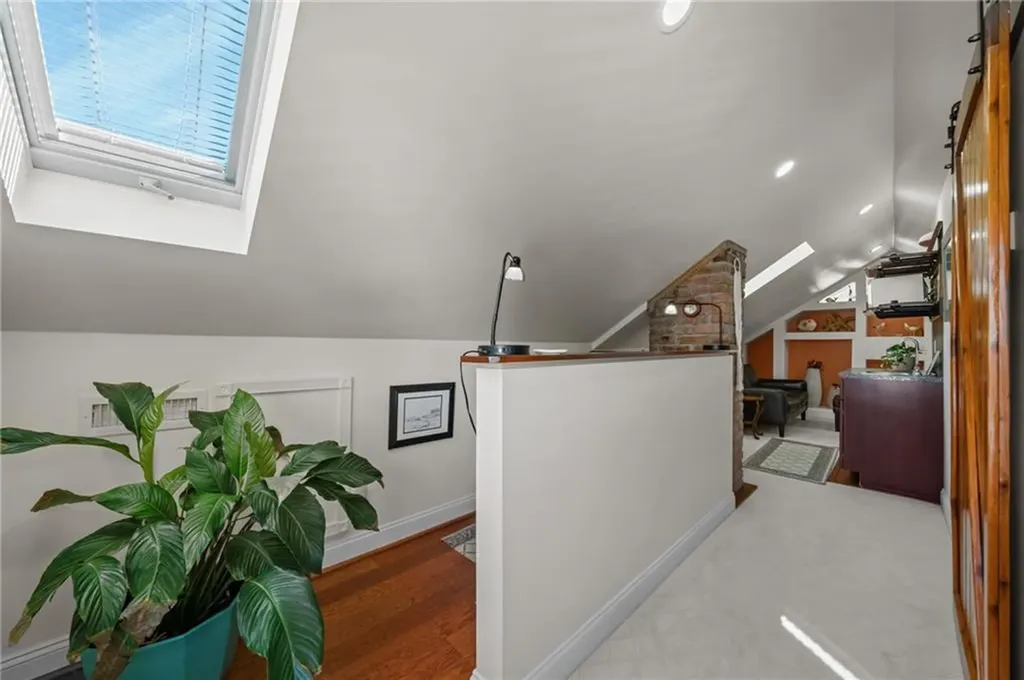 25 Peckham Avenue Newport RI 02840