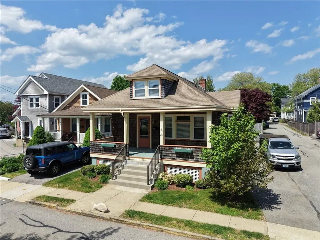 25 Peckham Avenue Newport RI 02840