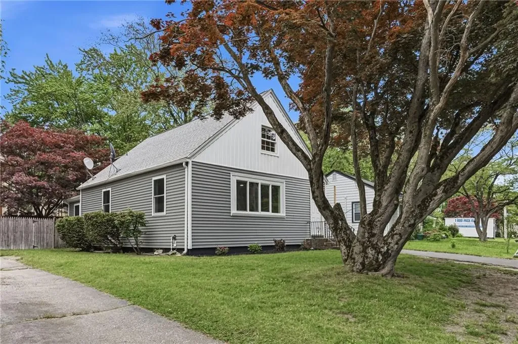 8 Angela Court North Providence RI 02904