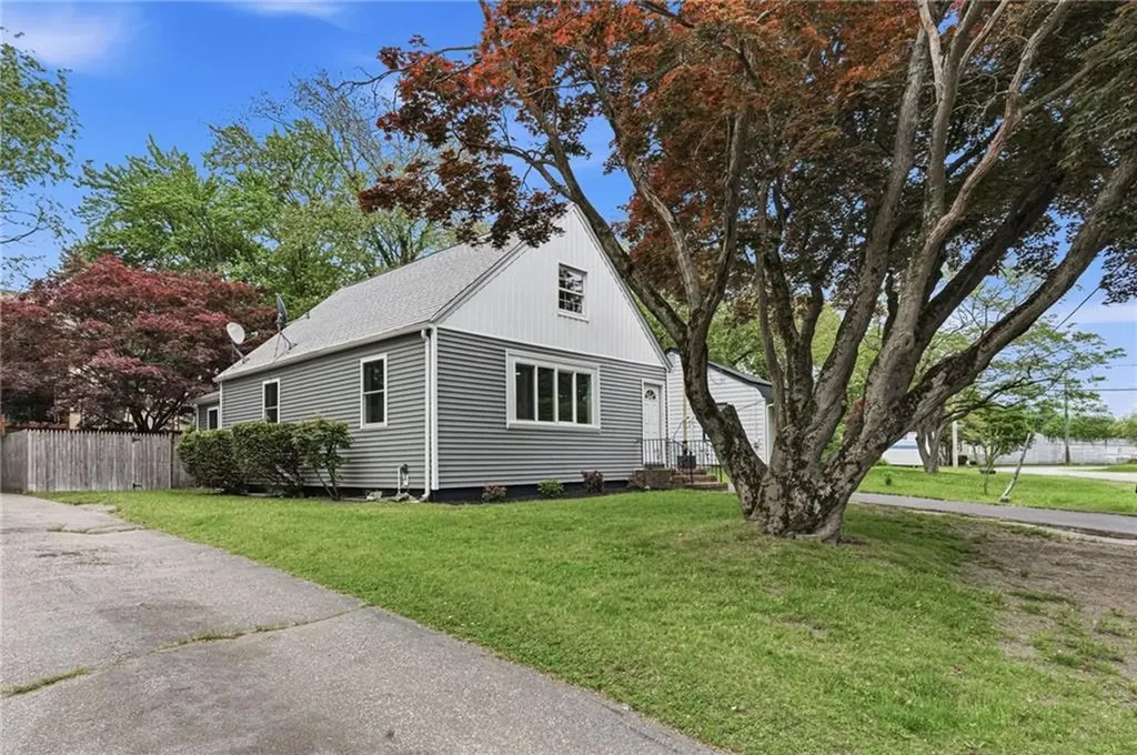 8 Angela Court North Providence RI 02904