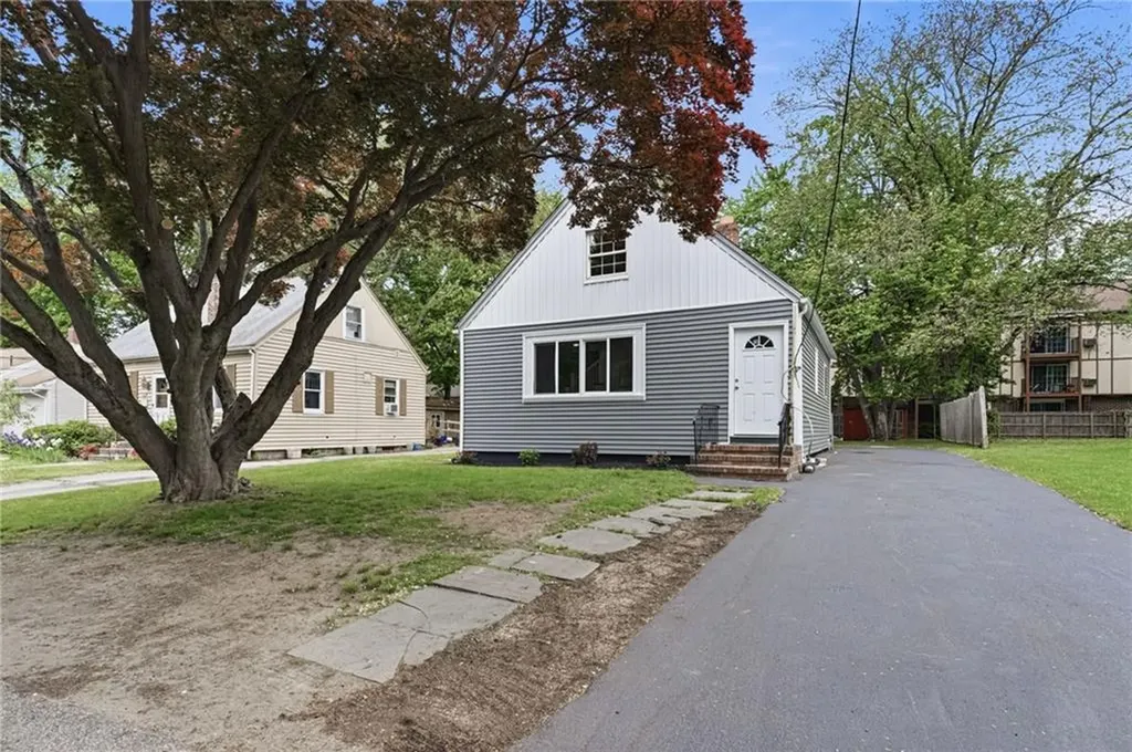 8 Angela Court North Providence RI 02904