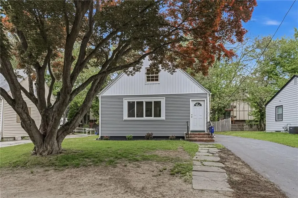 8 Angela Court North Providence RI 02904