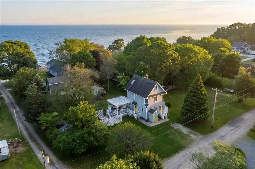 30 Madison Avenue Portsmouth RI 02872