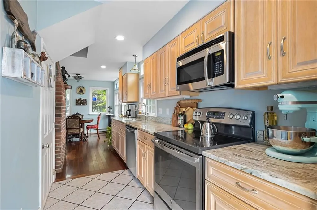 30 Madison Avenue Portsmouth RI 02872
