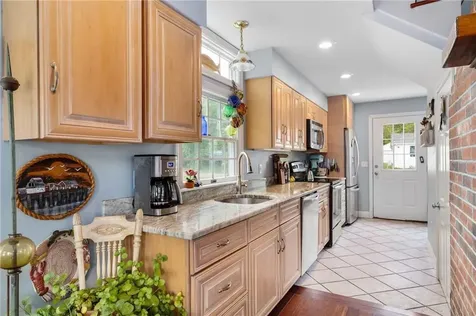 30 Madison Avenue Portsmouth RI 02872