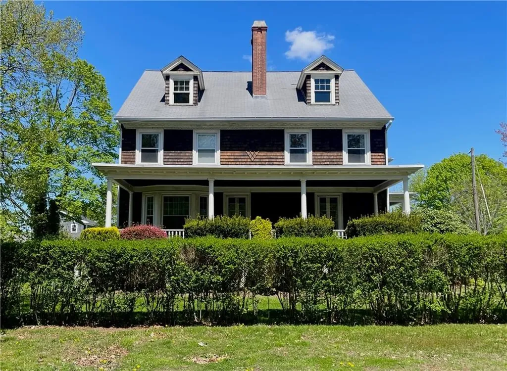 45 Woodlawn Avenue Bristol RI 02809