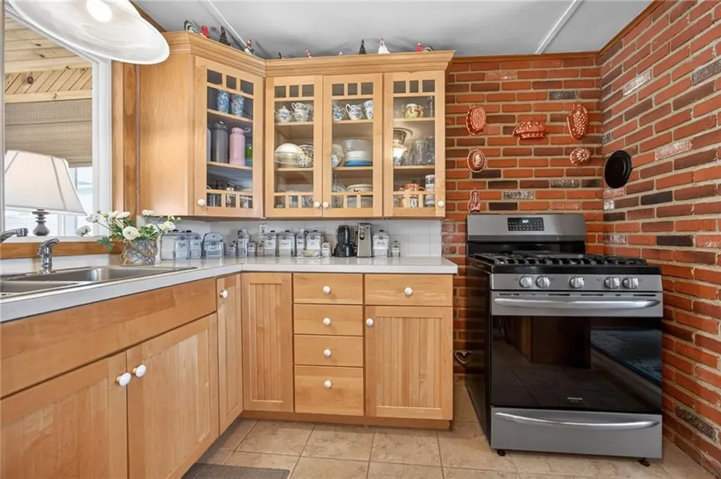 6 Arbeth Avenue Narragansett RI 02882