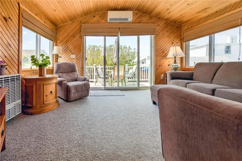 6 Arbeth Avenue Narragansett RI 02882