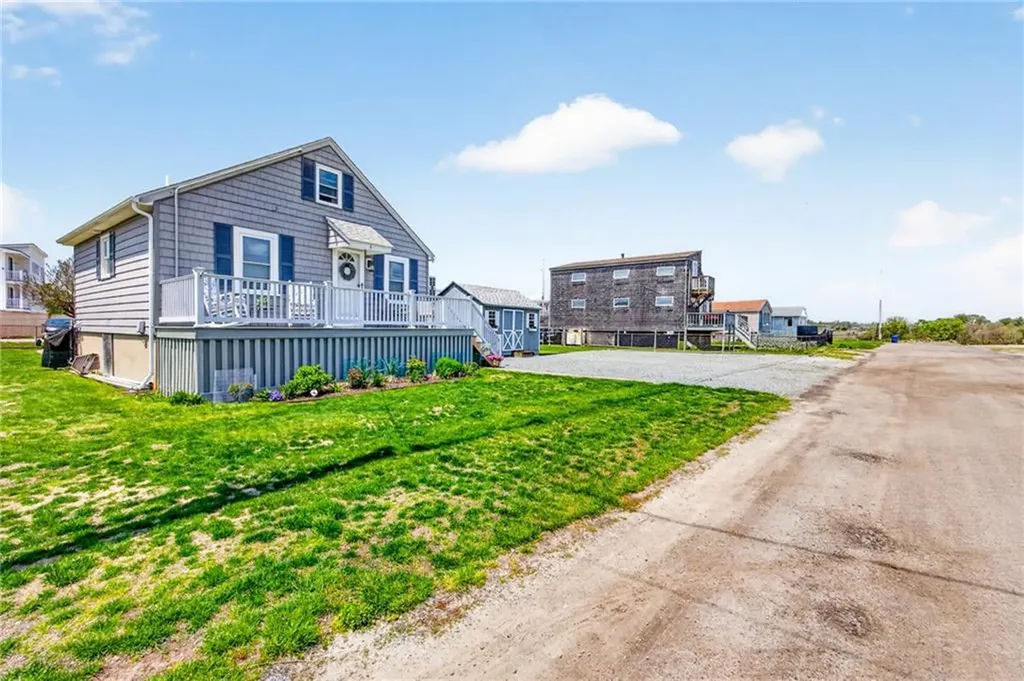 6 Arbeth Avenue Narragansett RI 02882