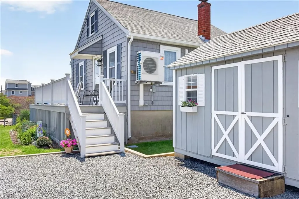 6 Arbeth Avenue Narragansett RI 02882