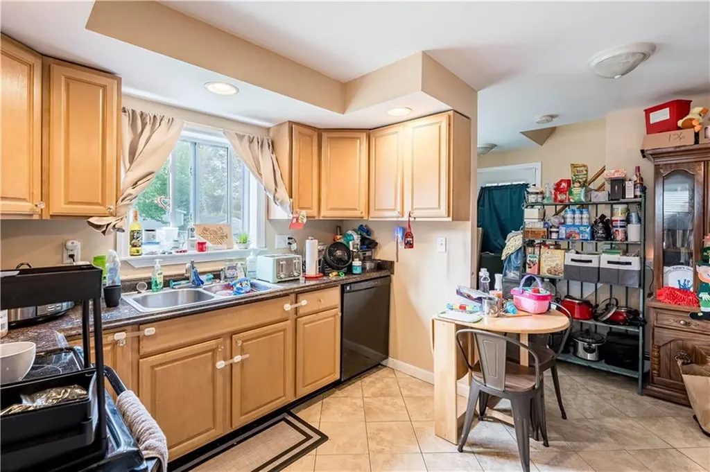 136 Collins Street Attleboro MA 02703