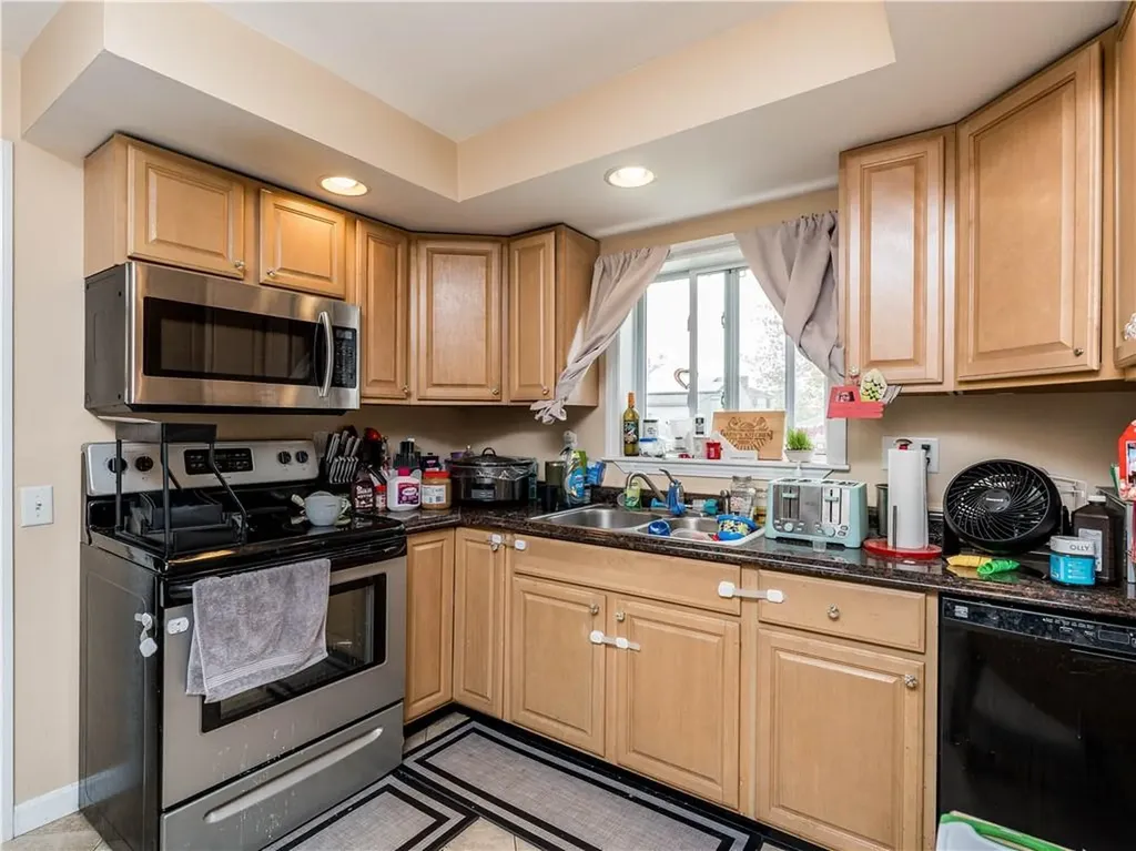 136 Collins Street Attleboro MA 02703