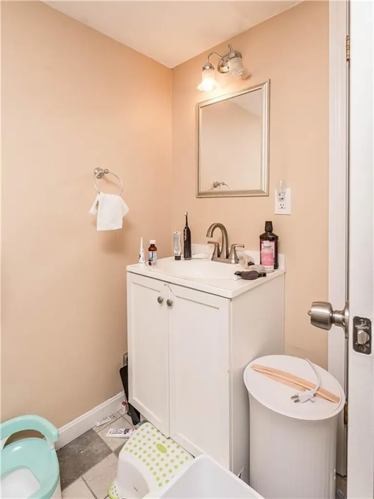 136 Collins Street Attleboro MA 02703