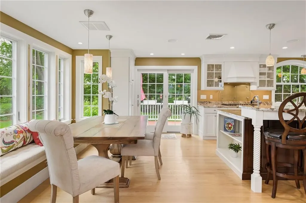 31 Meadowbrook Drive Barrington RI 02806