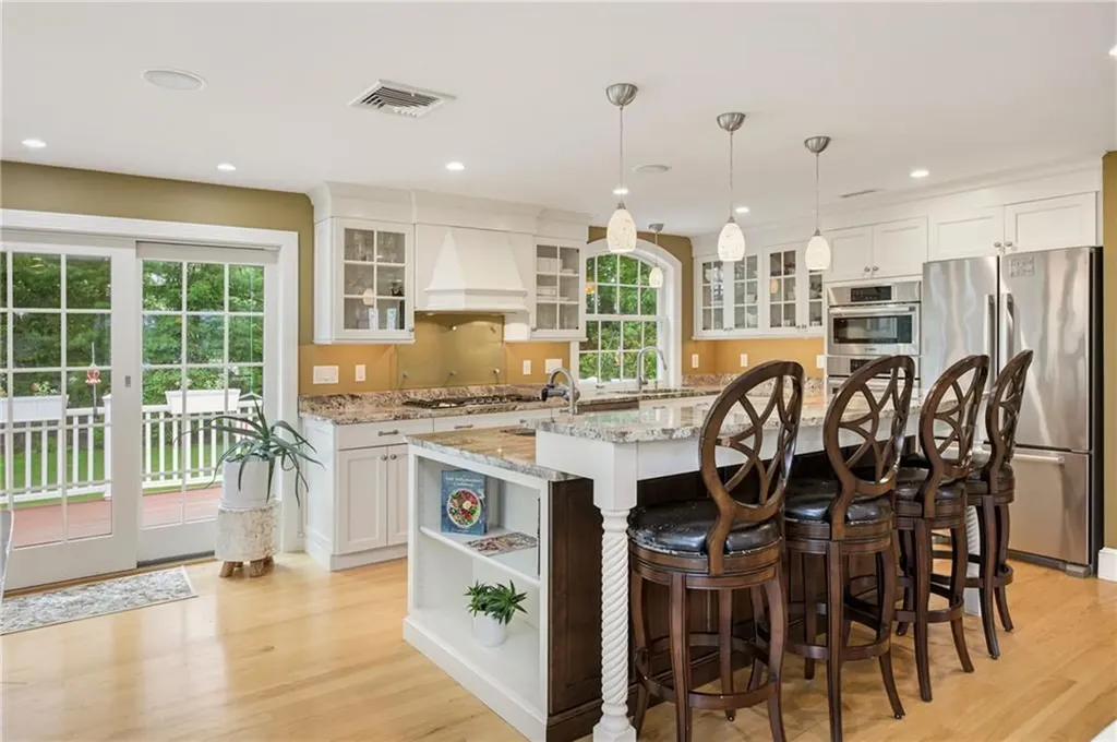 31 Meadowbrook Drive Barrington RI 02806
