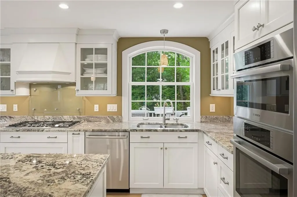 31 Meadowbrook Drive Barrington RI 02806