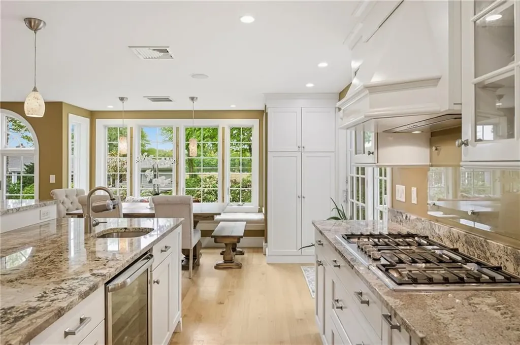 31 Meadowbrook Drive Barrington RI 02806