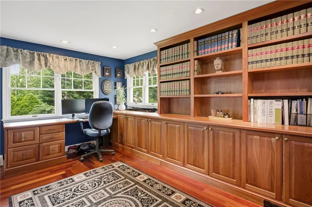 31 Meadowbrook Drive Barrington RI 02806