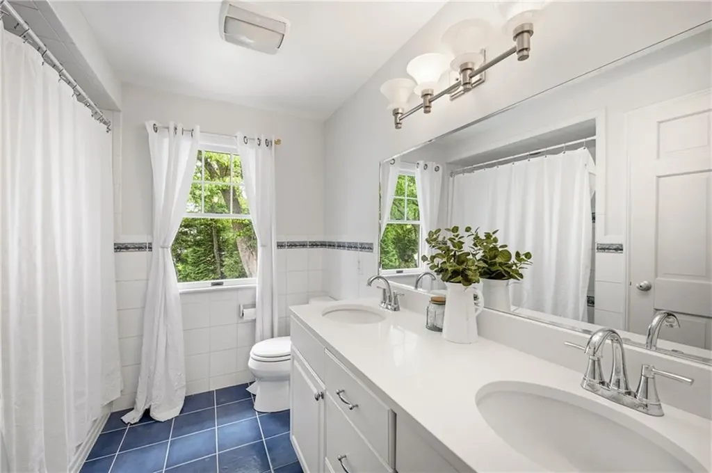 31 Meadowbrook Drive Barrington RI 02806