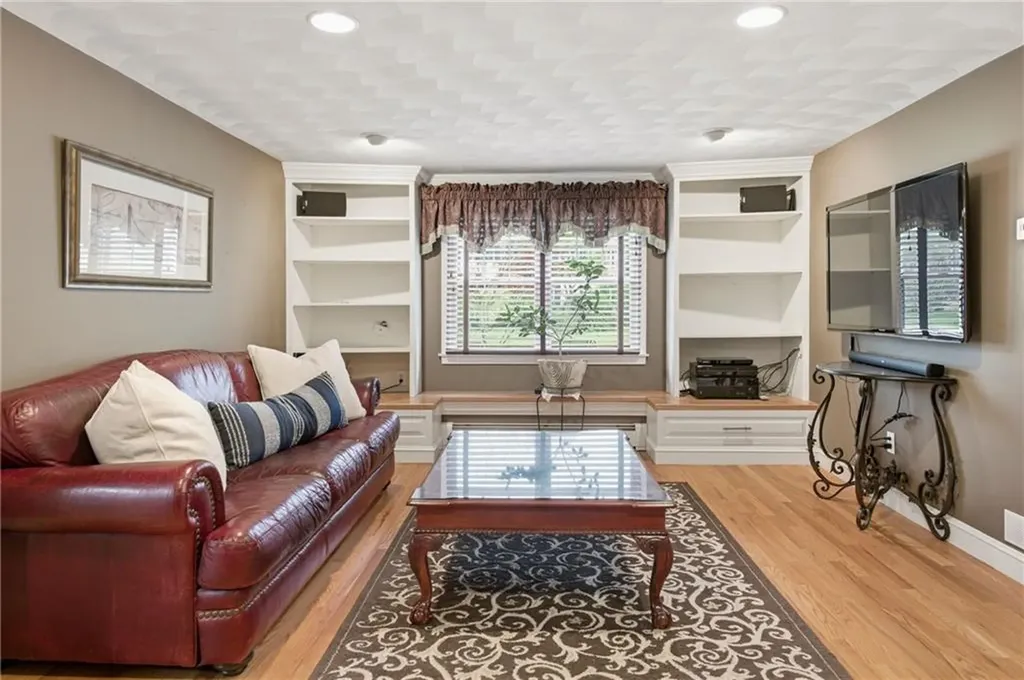 31 Meadowbrook Drive Barrington RI 02806