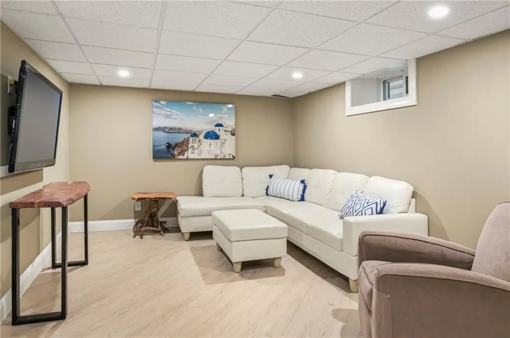 31 Meadowbrook Drive Barrington RI 02806