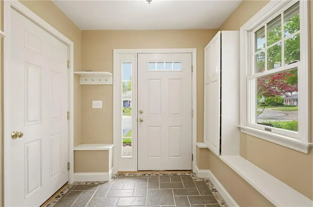 31 Meadowbrook Drive Barrington RI 02806