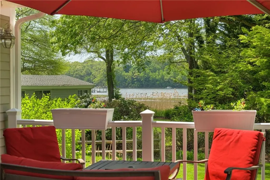 31 Meadowbrook Drive Barrington RI 02806