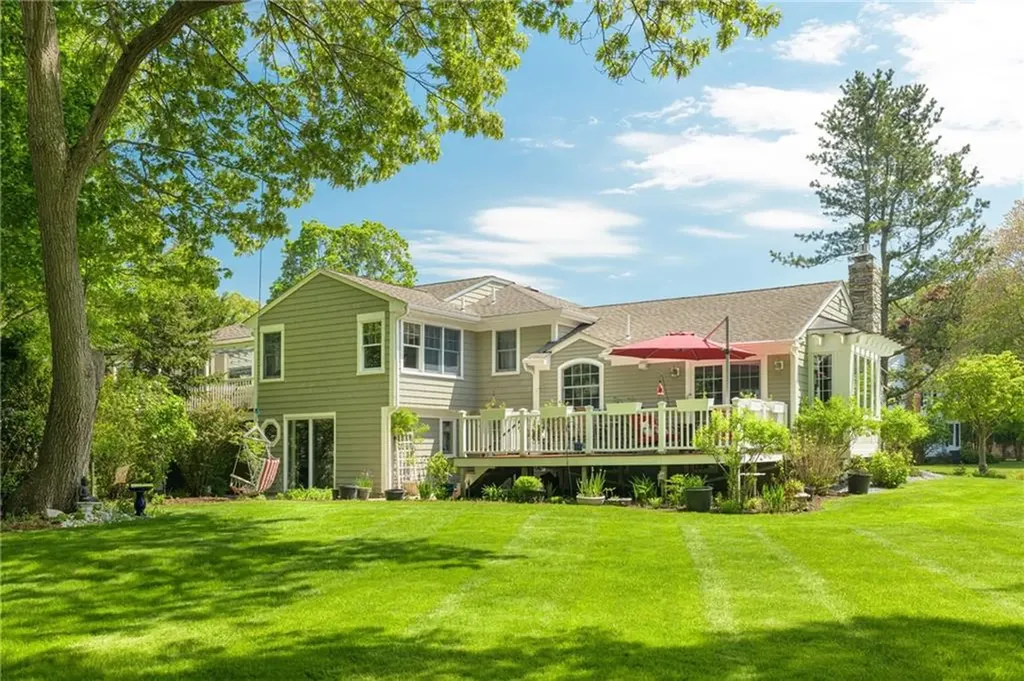 31 Meadowbrook Drive Barrington RI 02806