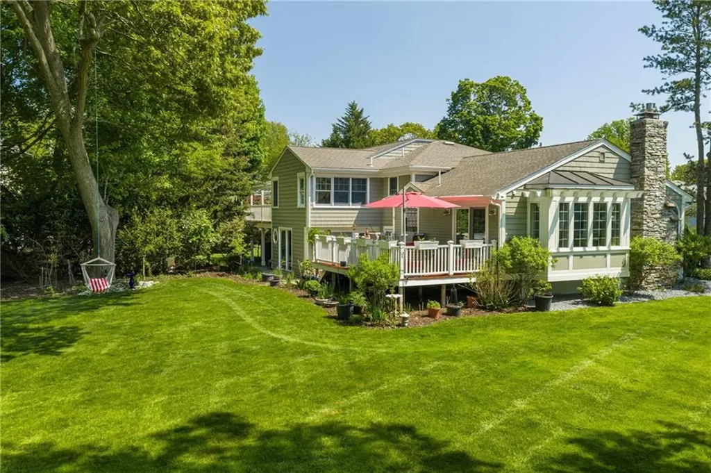 31 Meadowbrook Drive Barrington RI 02806