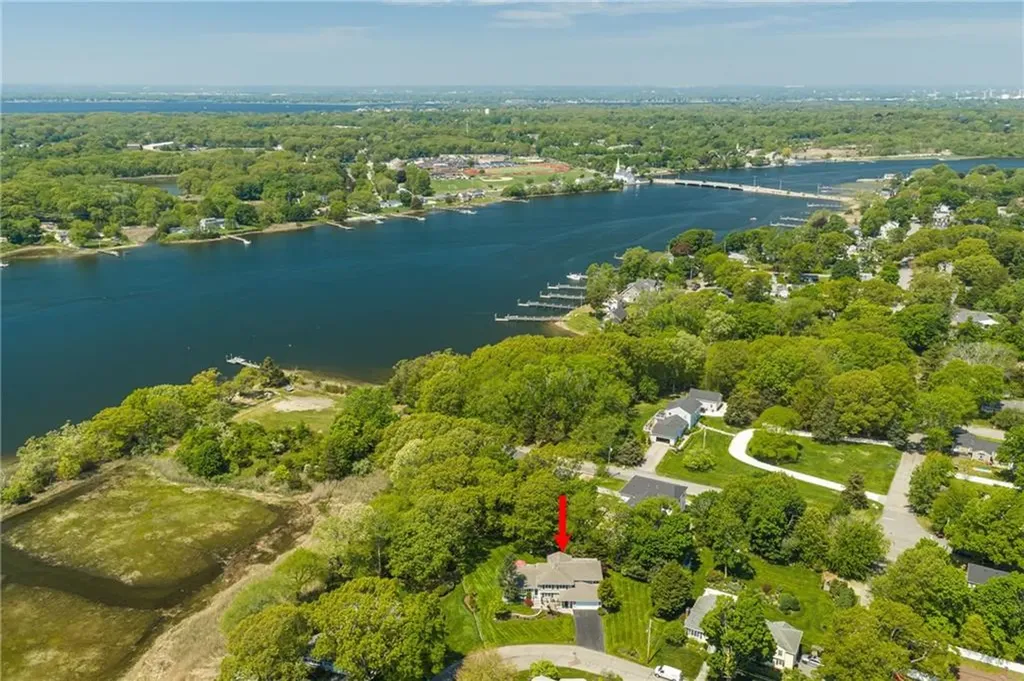 31 Meadowbrook Drive Barrington RI 02806