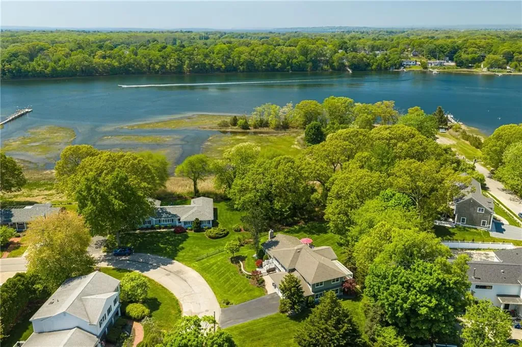 31 Meadowbrook Drive Barrington RI 02806