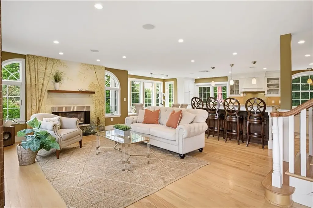 31 Meadowbrook Drive Barrington RI 02806