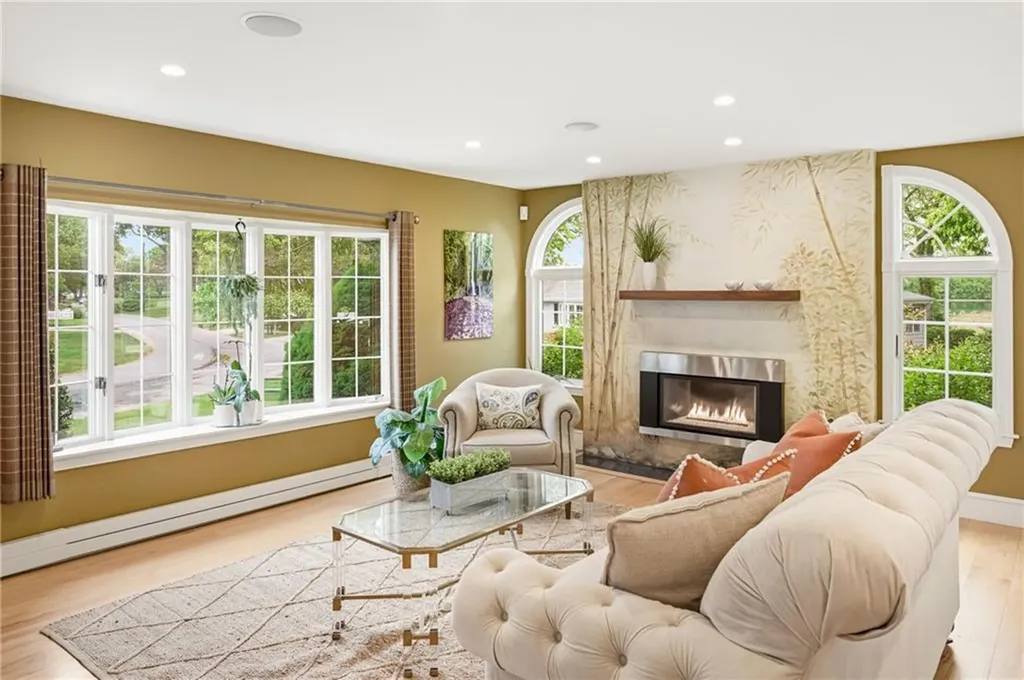 31 Meadowbrook Drive Barrington RI 02806