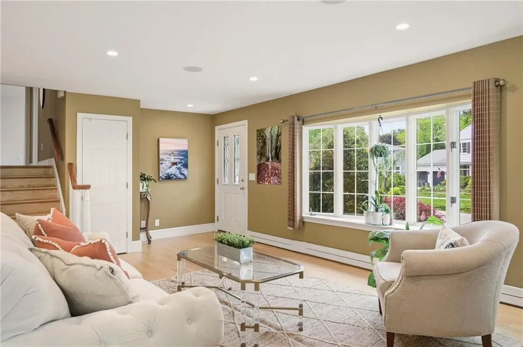 31 Meadowbrook Drive Barrington RI 02806