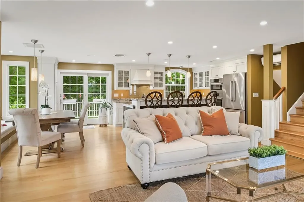 31 Meadowbrook Drive Barrington RI 02806