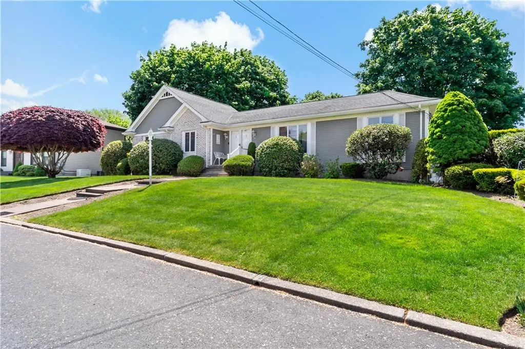 26 Carriage Way North Providence RI 02904