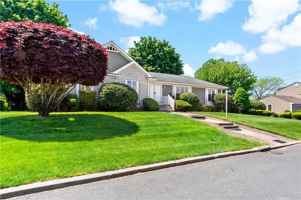 26 Carriage Way North Providence RI 02904