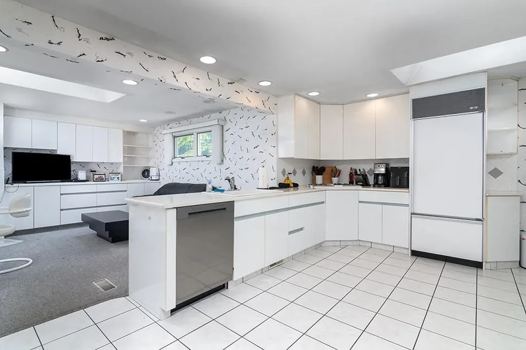 64 Amherst Road Cranston RI 02920
