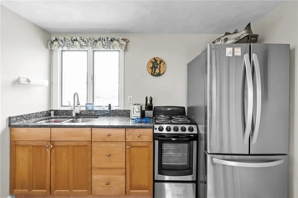 47 Ocean Avenue South Kingstown RI 02879