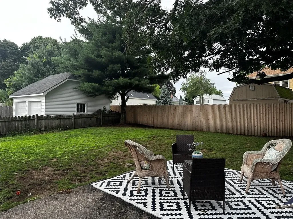 21 23 Washburn Avenue East Providence RI 02916