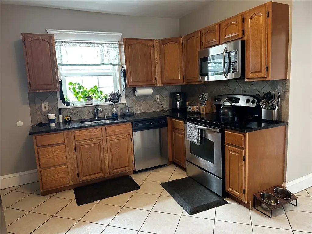 21 23 Washburn Avenue East Providence RI 02916