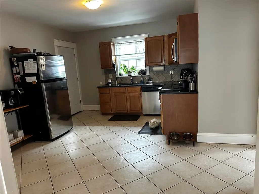 21 23 Washburn Avenue East Providence RI 02916
