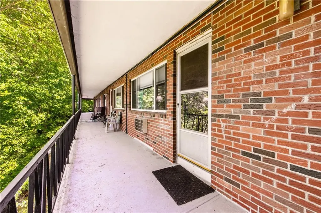 72 W Shore Road Warwick RI 02889