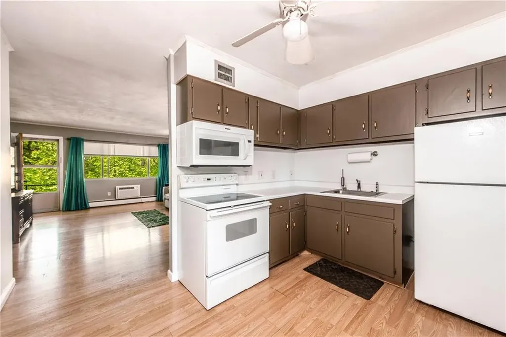 72 W Shore Road Warwick RI 02889