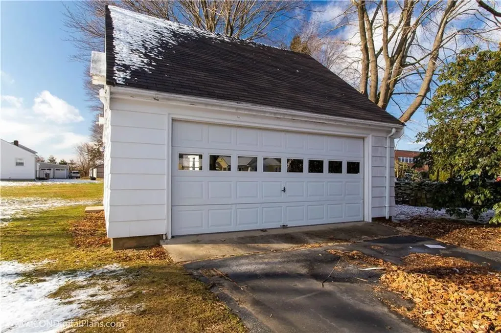 429 Forest Avenue Middletown RI 02842