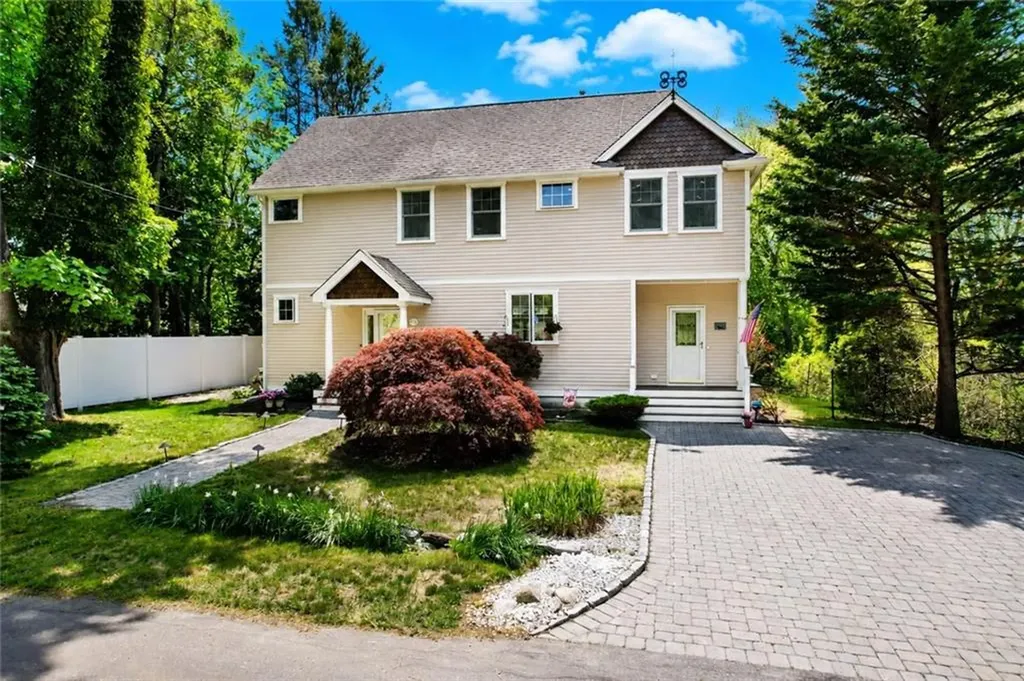 94 Daytona Avenue Narragansett RI 02882