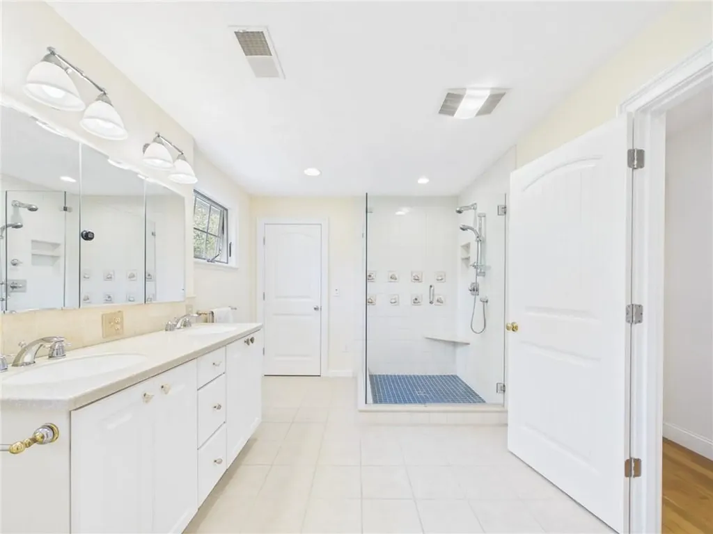 94 Daytona Avenue Narragansett RI 02882