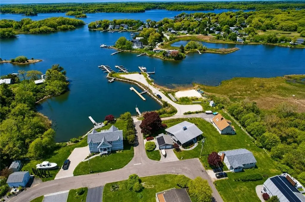 94 Daytona Avenue Narragansett RI 02882